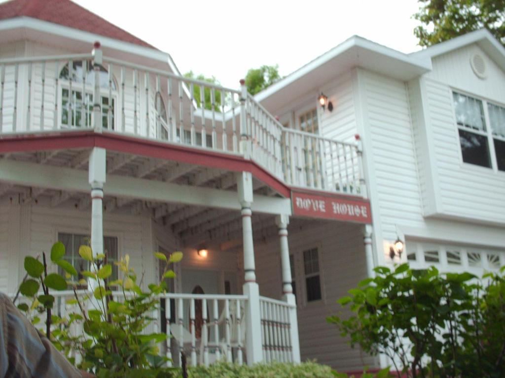 Dove House Bed & Breakfast Harbourside Норт Сидни Екстериор снимка